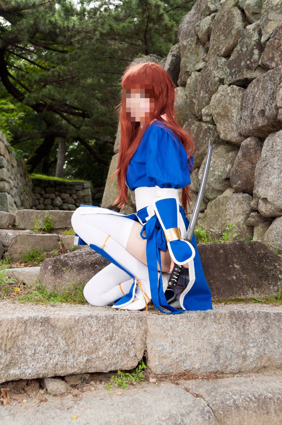 [Chết hoặc sống] màu xanh ...