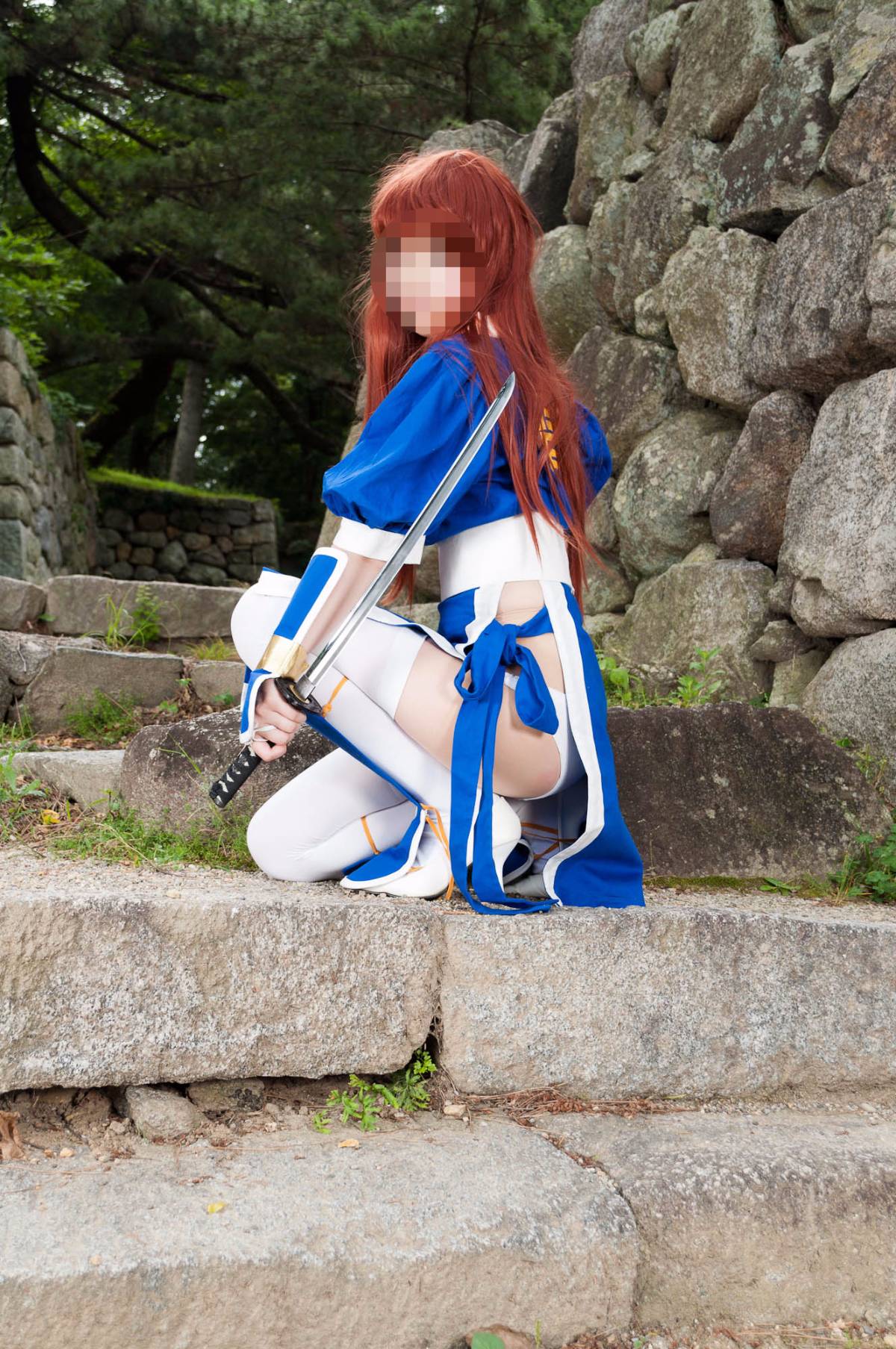 [Chết hoặc sống] màu xanh ...