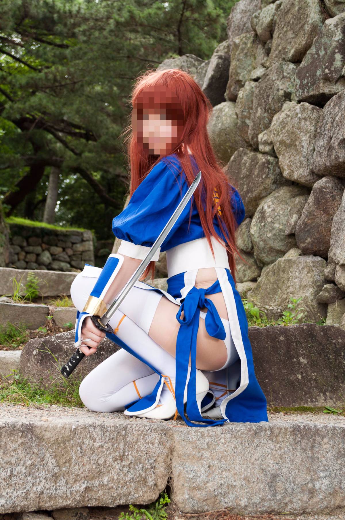 [Chết hoặc sống] màu xanh ...