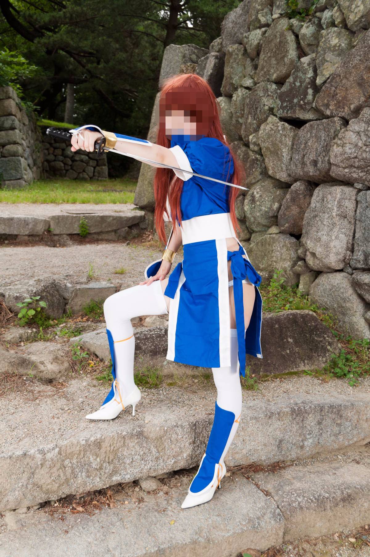 [Chết hoặc sống] màu xanh ...