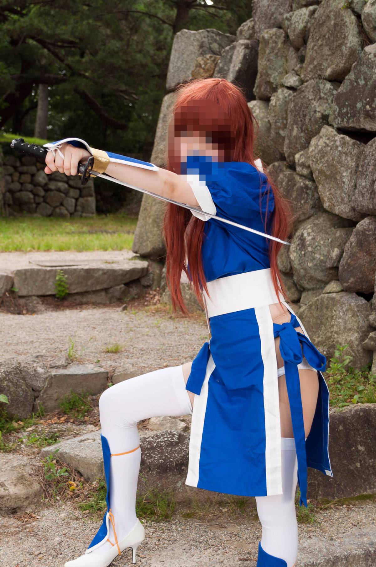 [Chết hoặc sống] màu xanh ...