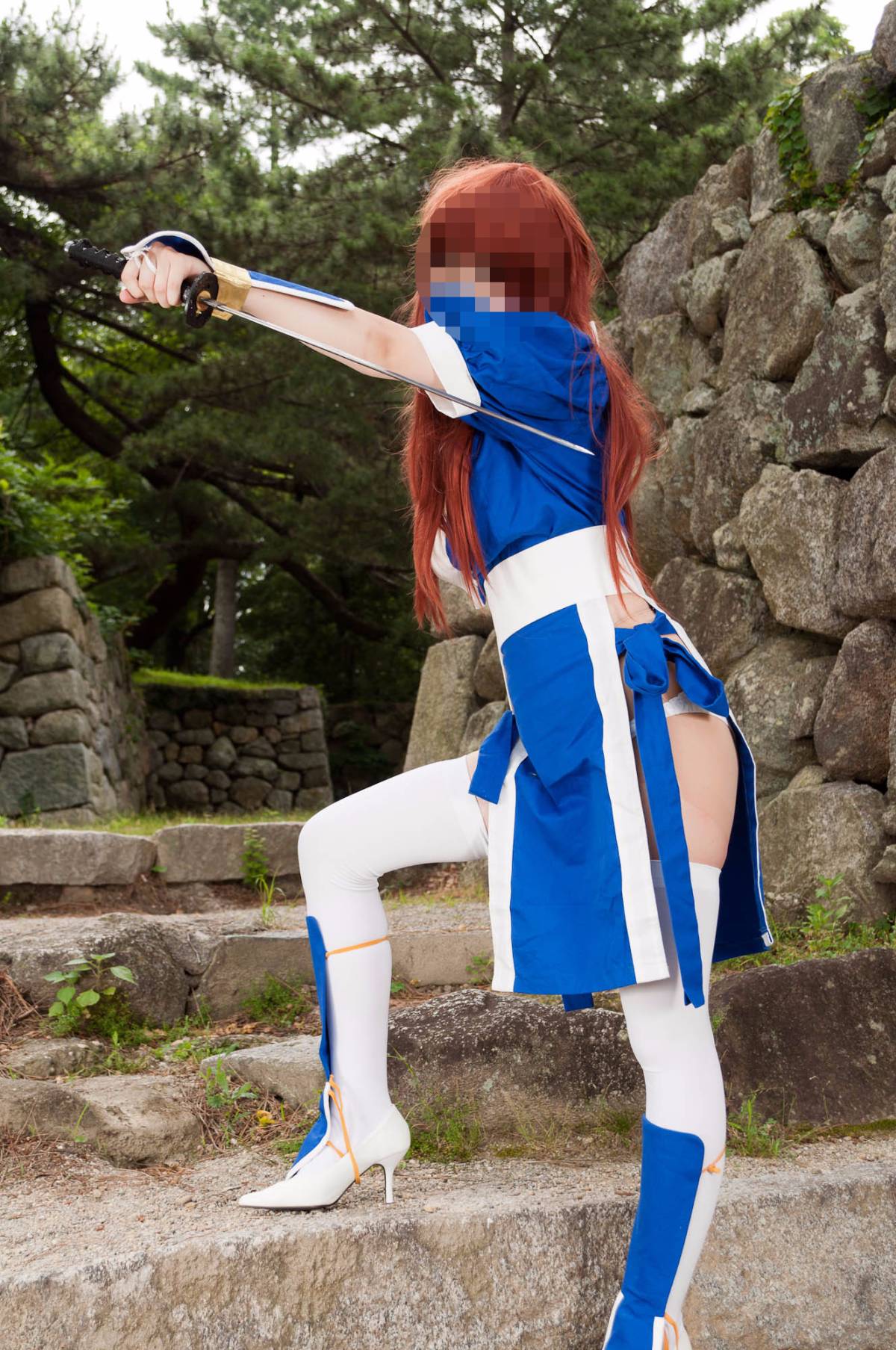 [Chết hoặc sống] màu xanh ...