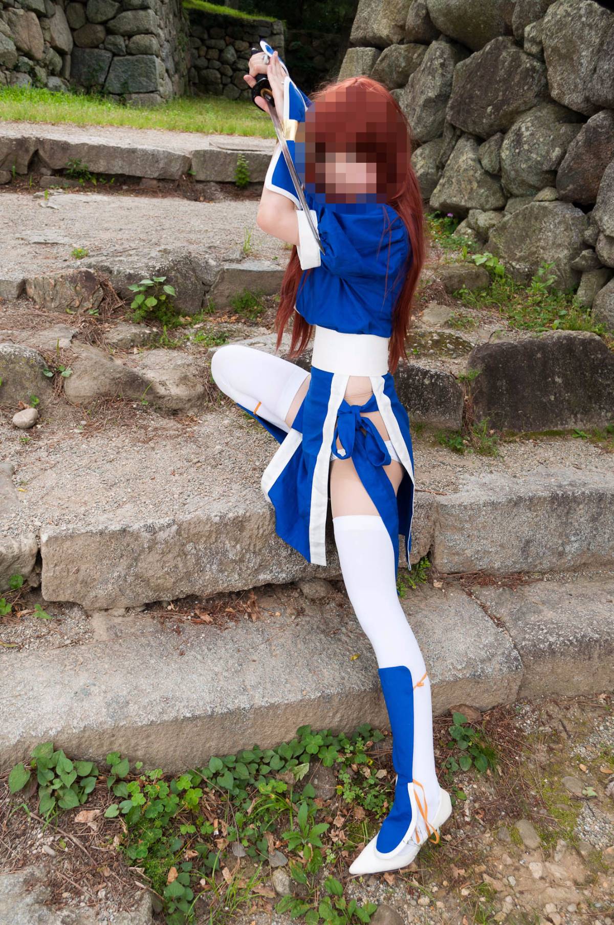 [Chết hoặc sống] màu xanh ...