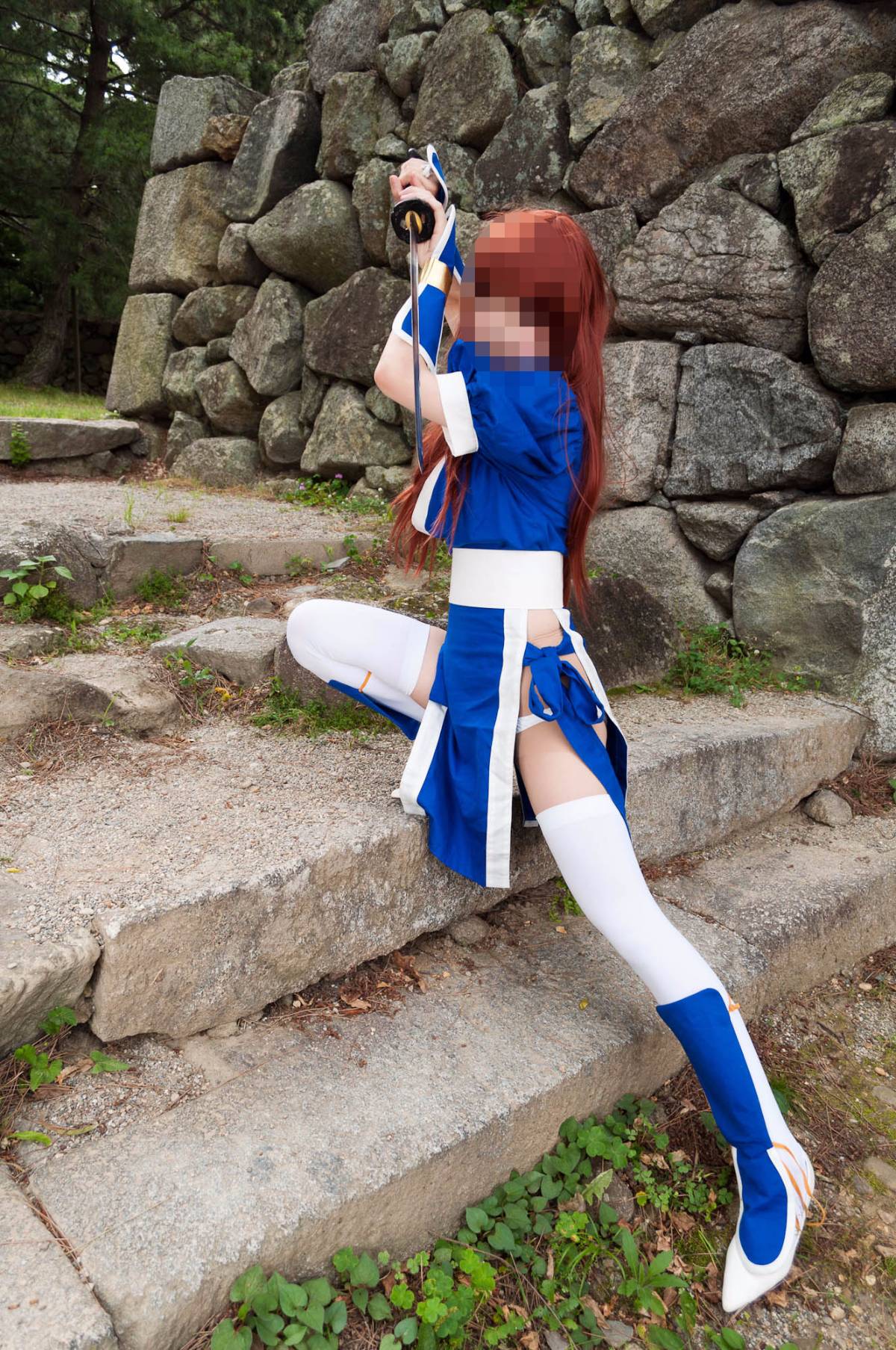 [Chết hoặc sống] màu xanh ...