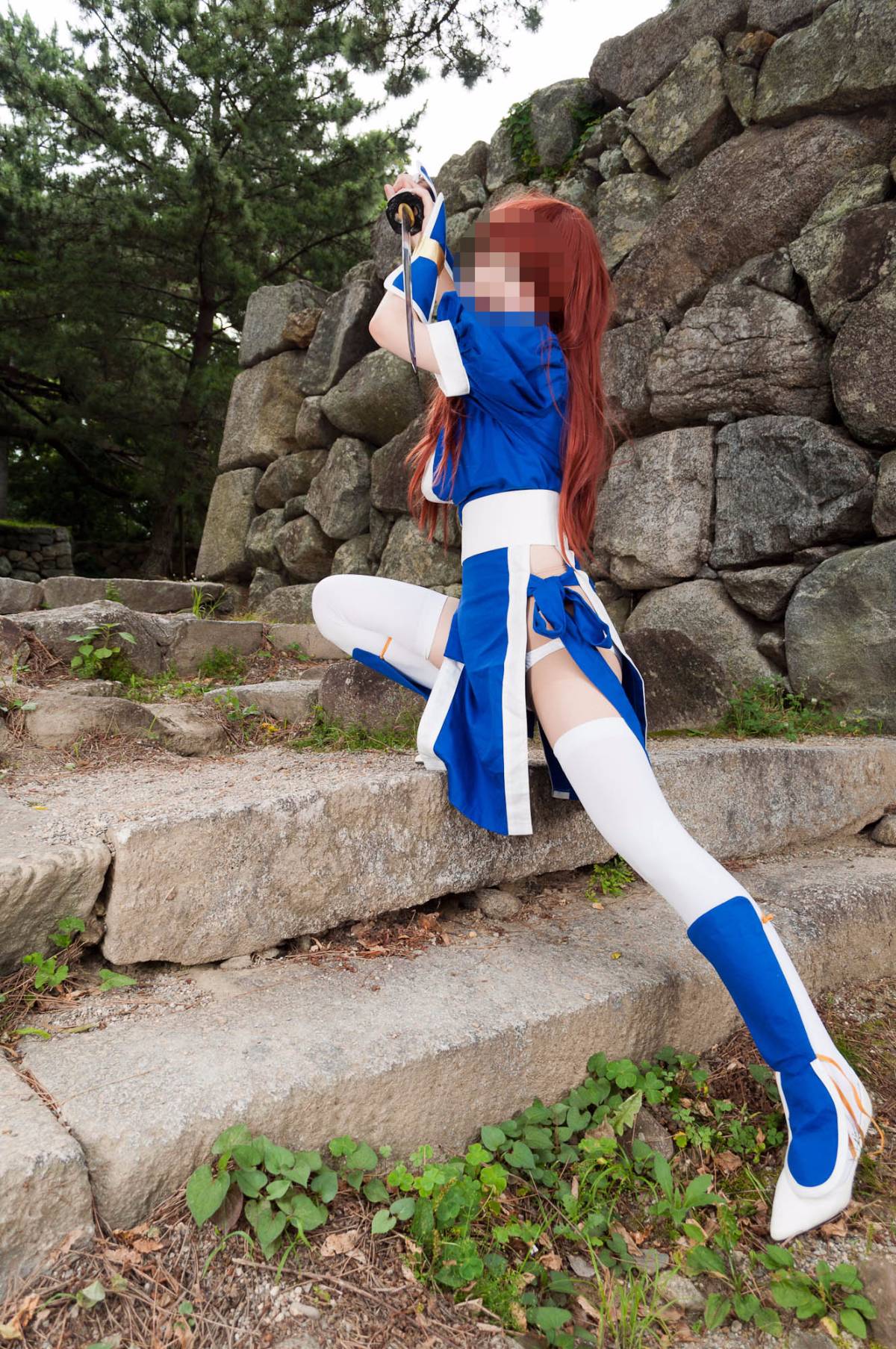 [Chết hoặc sống] màu xanh ...