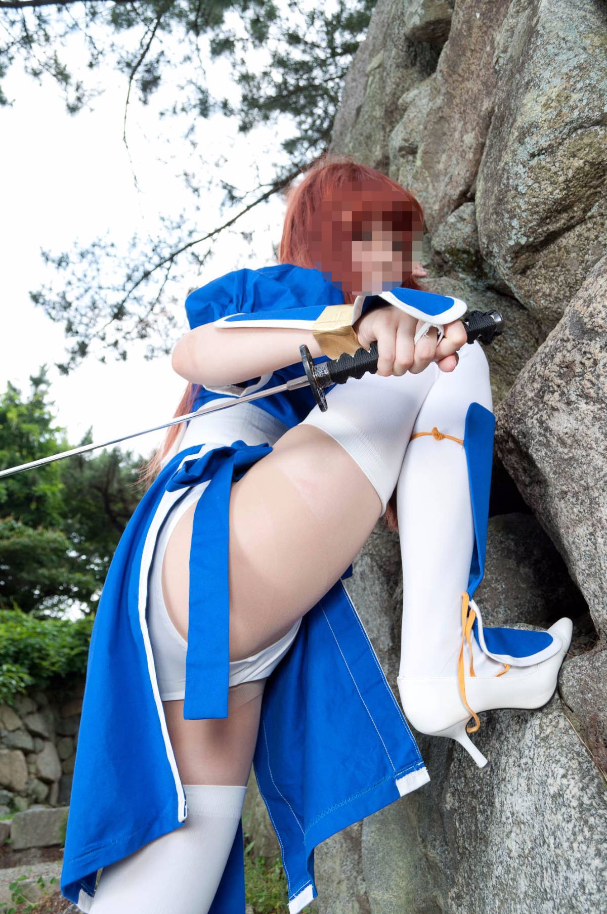 [Chết hoặc sống] màu xanh ...