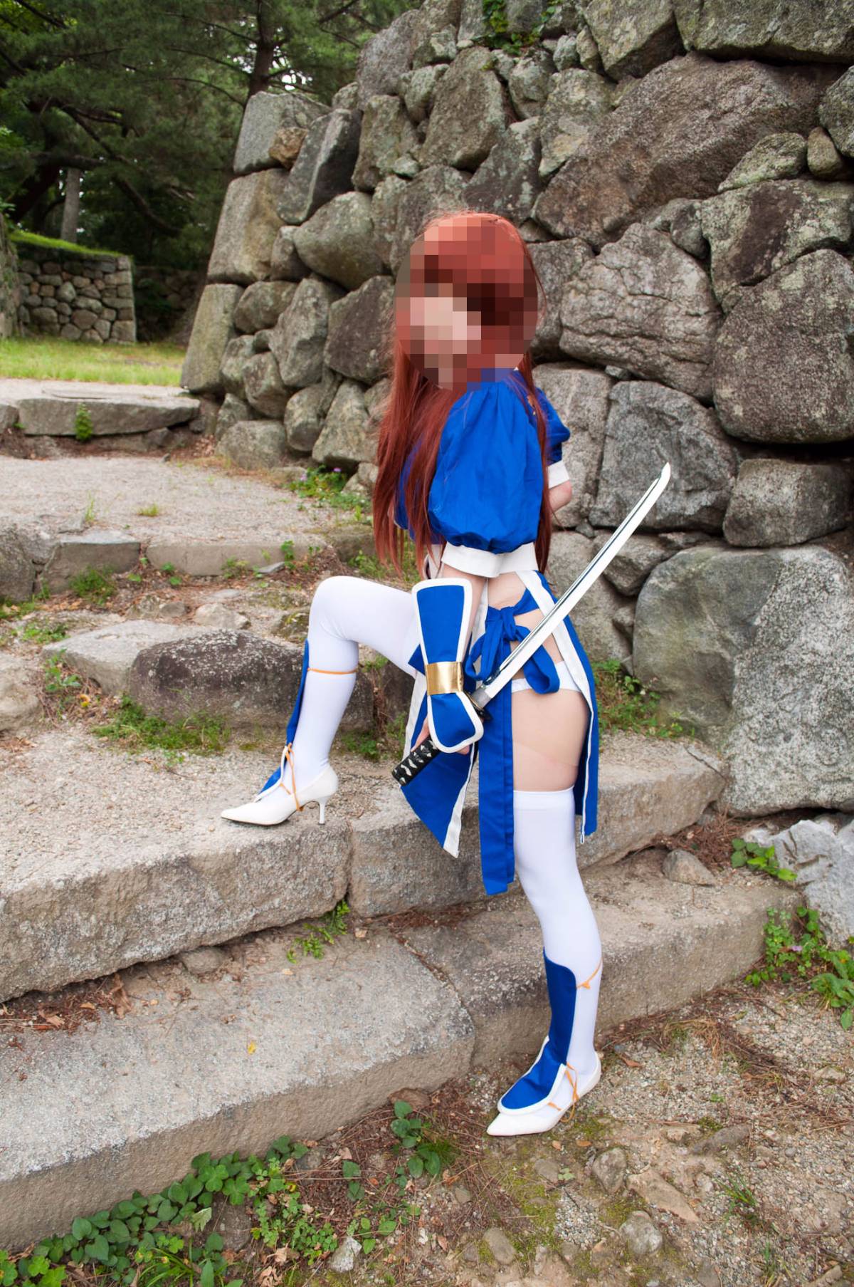 [Chết hoặc sống] màu xanh ...