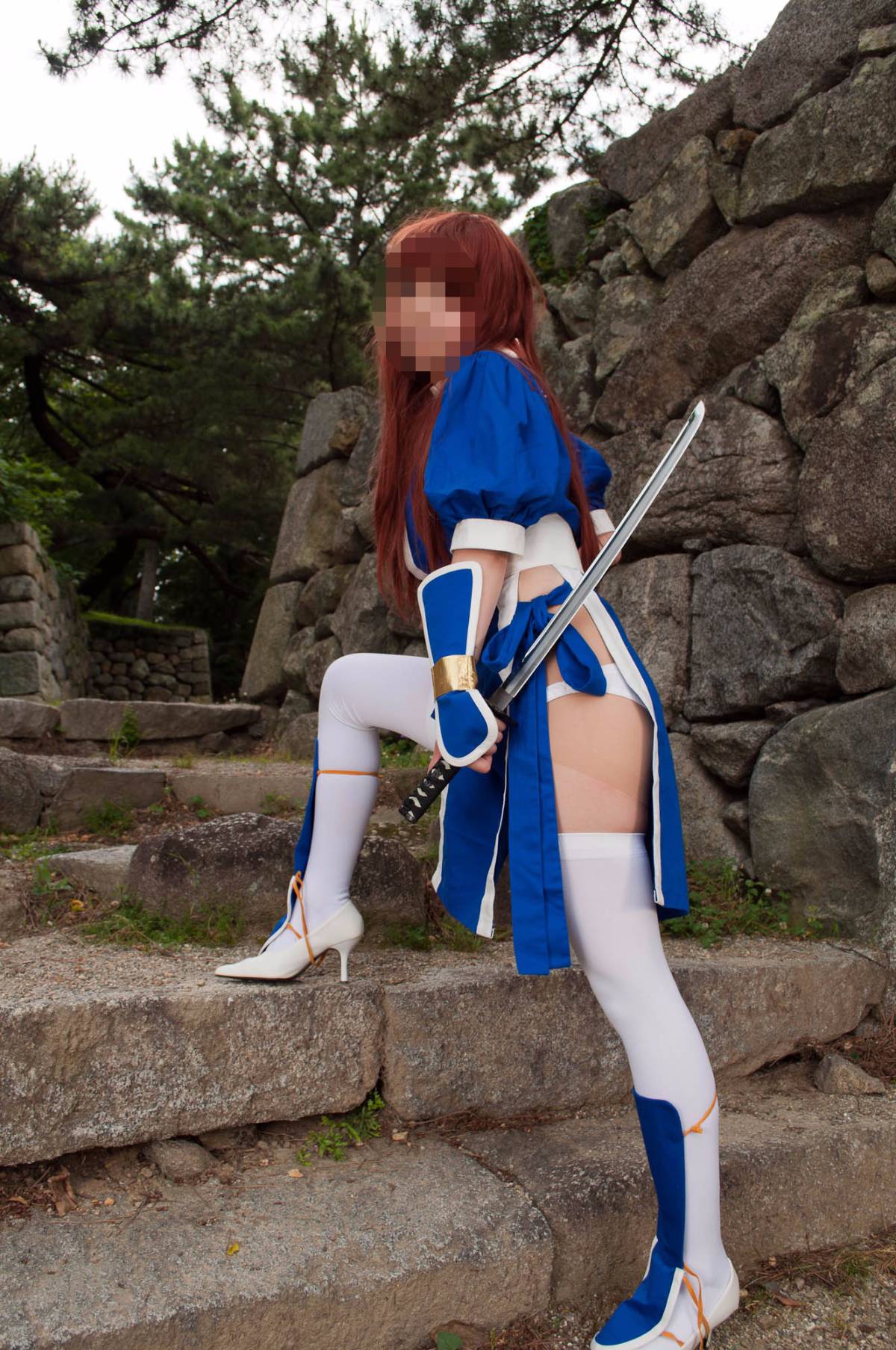 [Chết hoặc sống] màu xanh ...