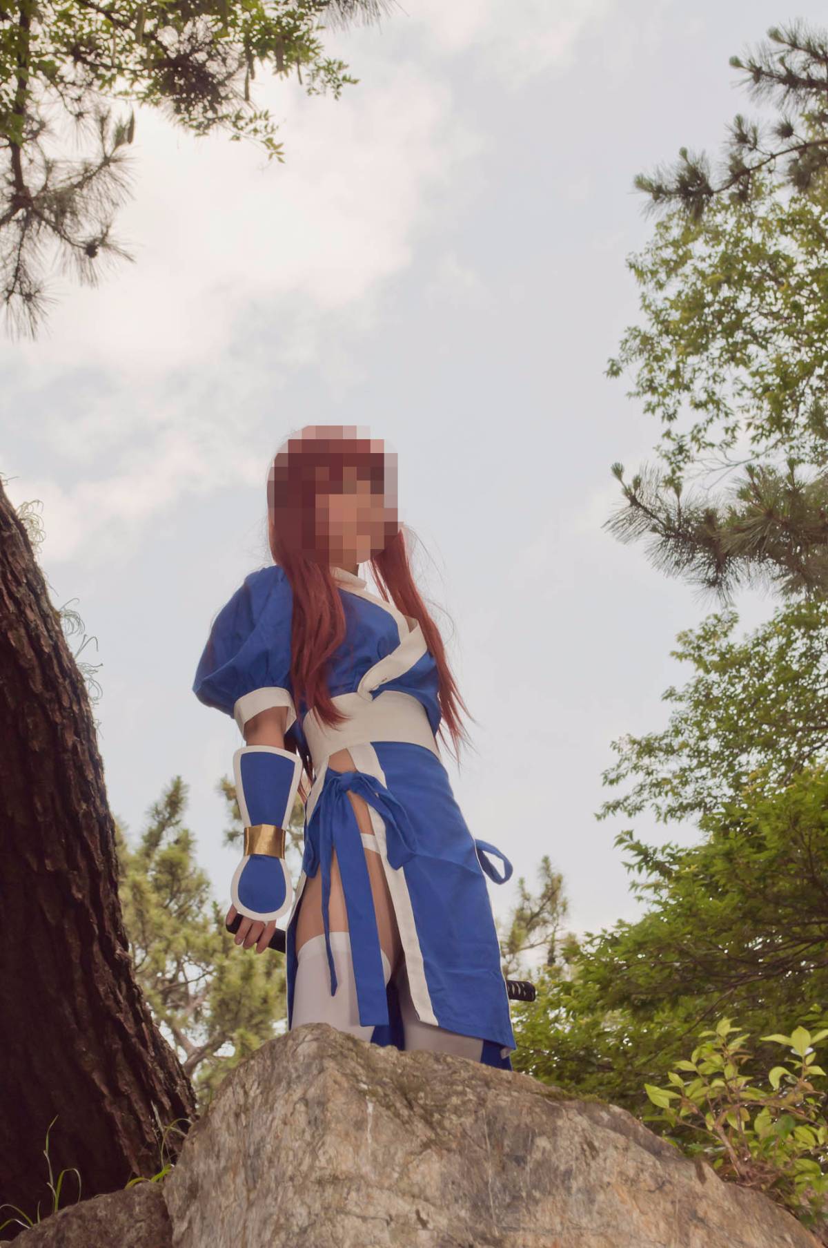 [Chết hoặc sống] màu xanh ...