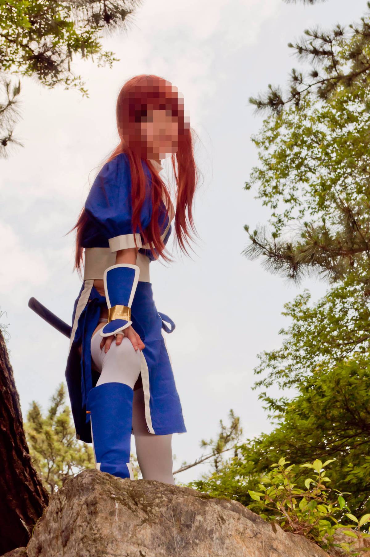 [Chết hoặc sống] màu xanh ...