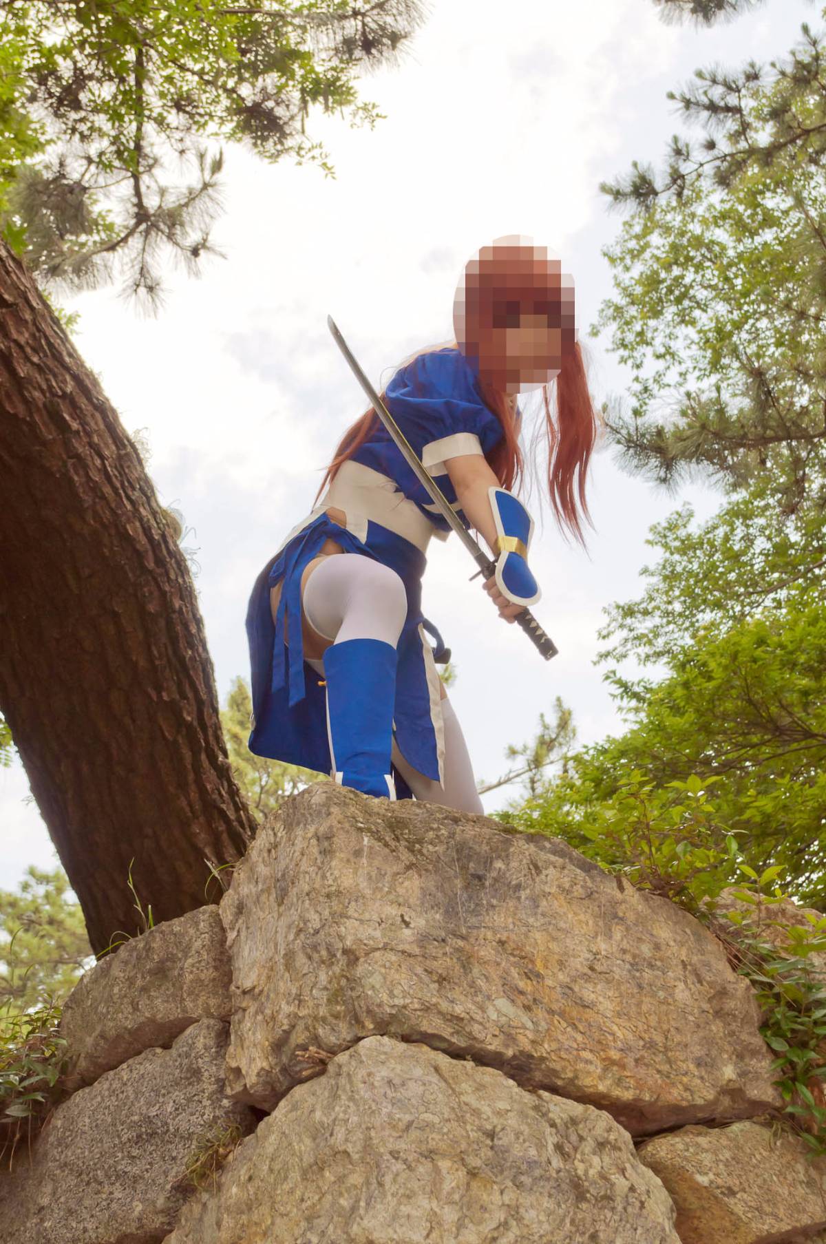 [Chết hoặc sống] màu xanh ...