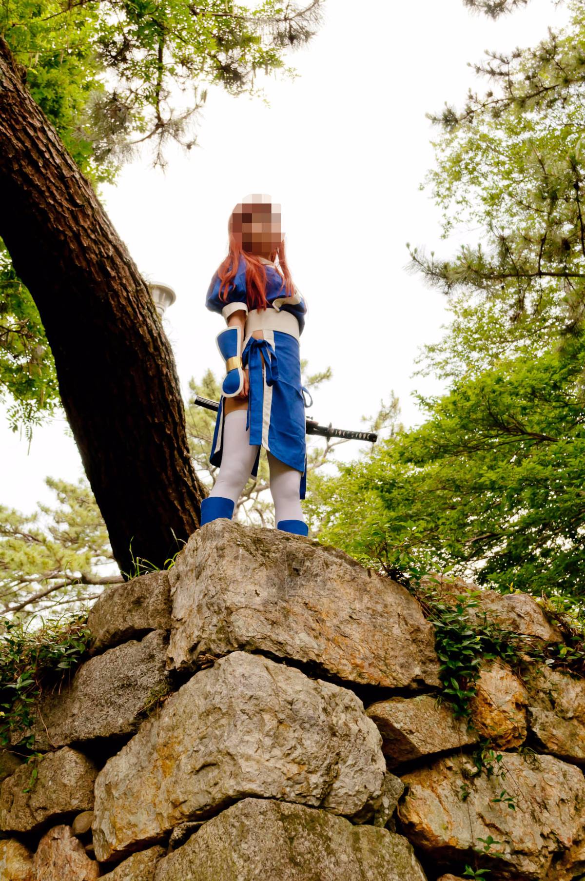 [Chết hoặc sống] màu xanh ...