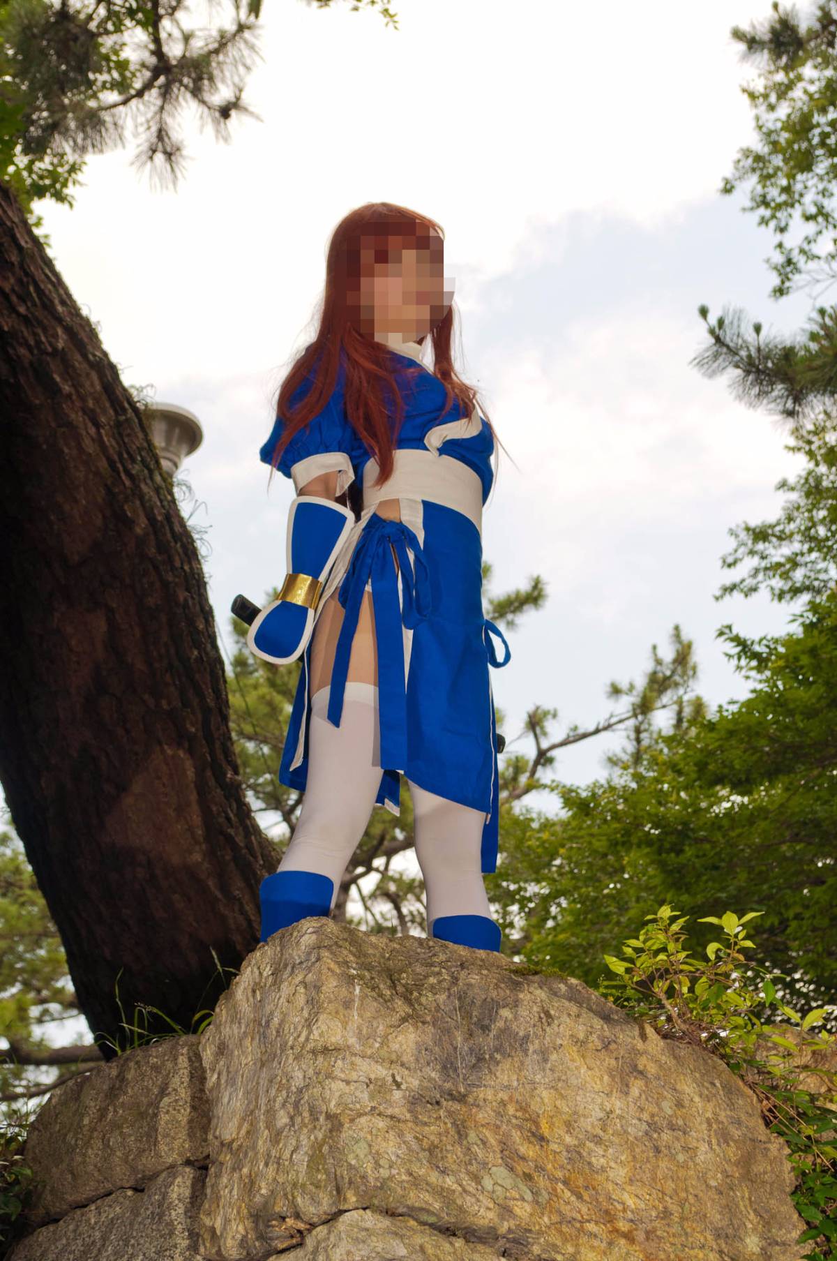 [Chết hoặc sống] màu xanh ...