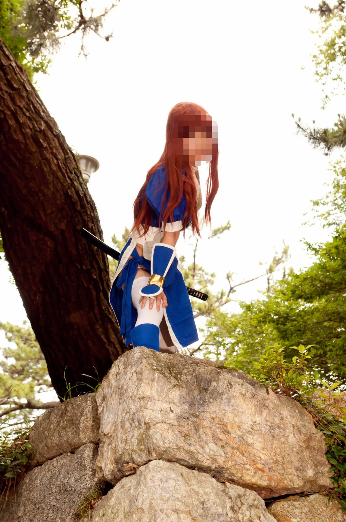 [Chết hoặc sống] màu xanh ...