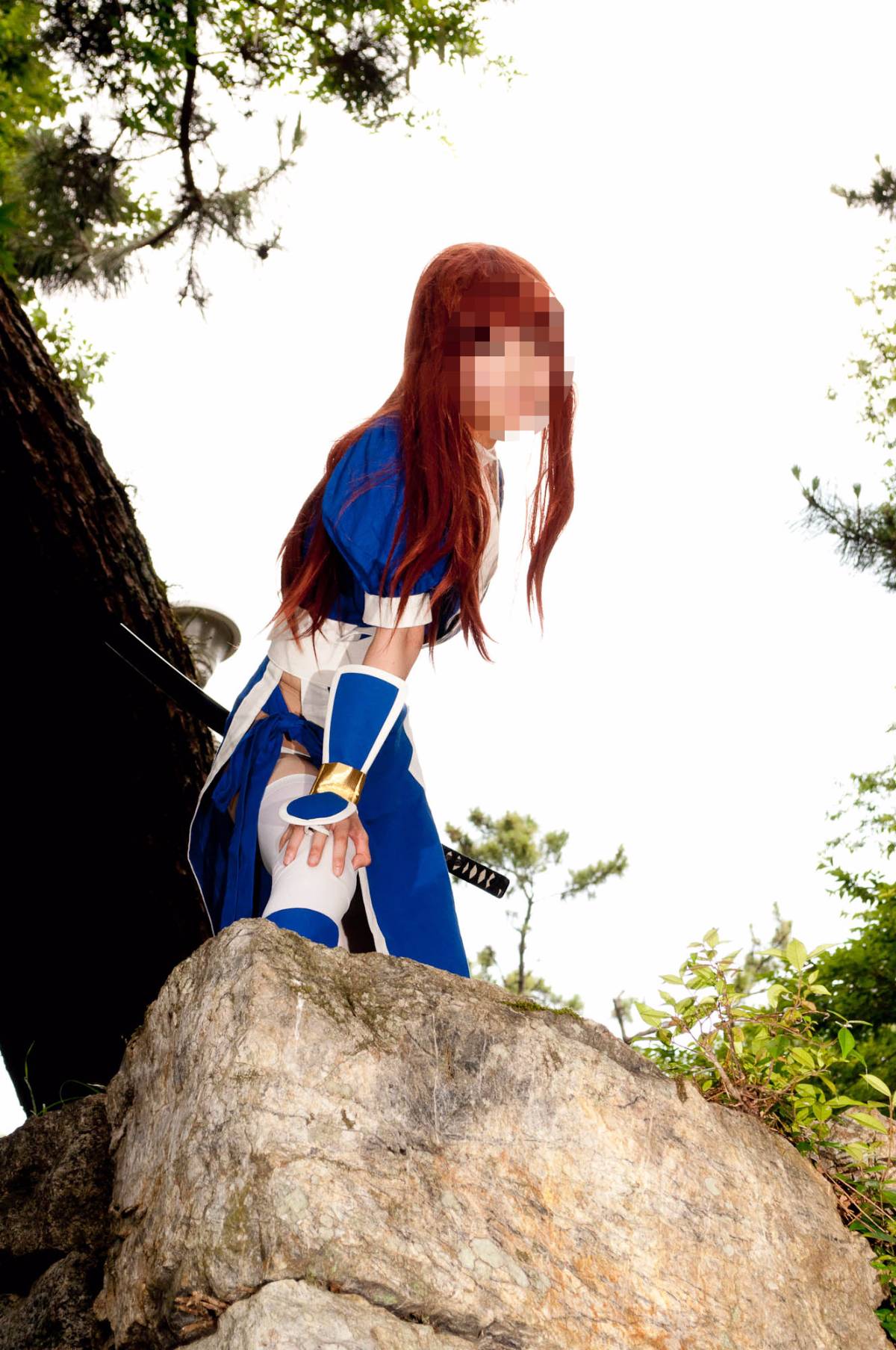 [Chết hoặc sống] màu xanh ...