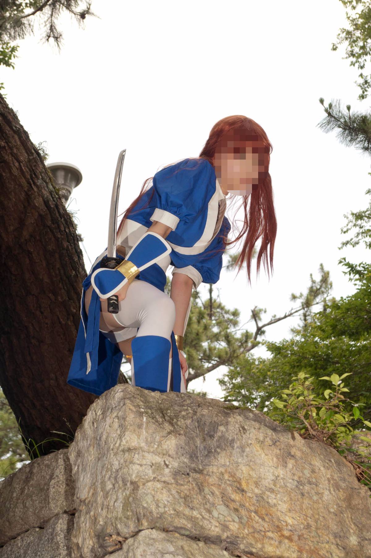 [Chết hoặc sống] màu xanh ...