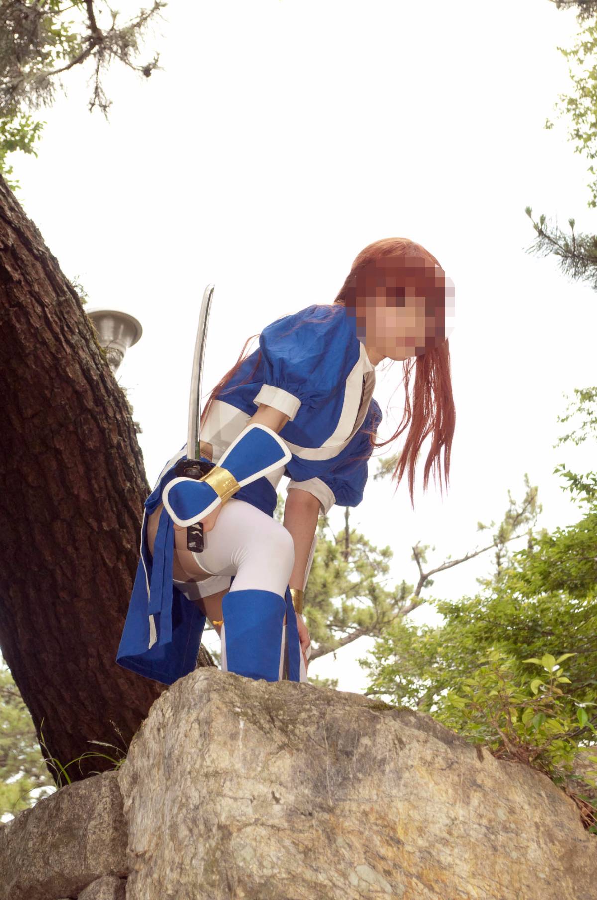 [Chết hoặc sống] màu xanh ...