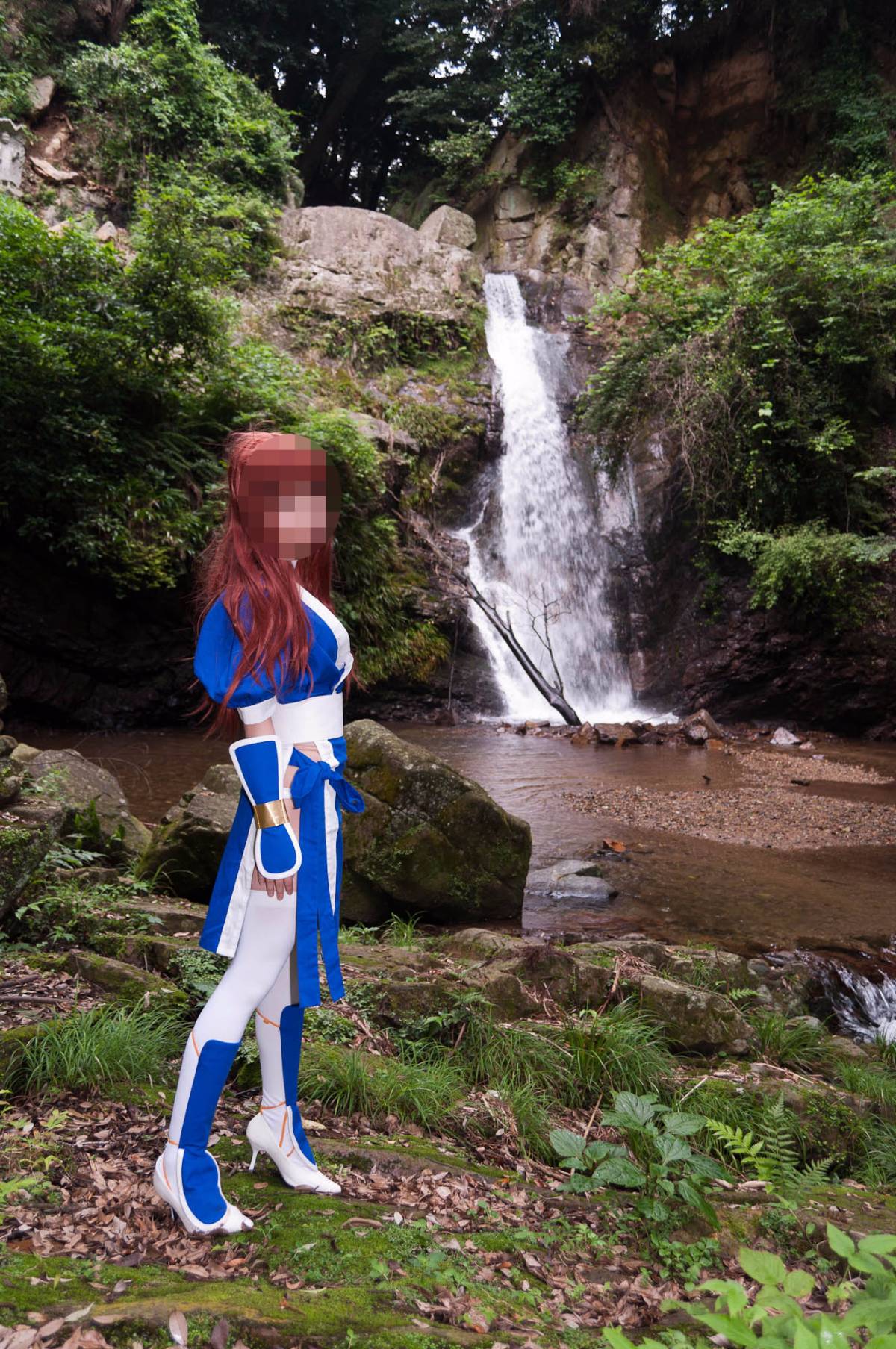 [Chết hoặc sống] màu xanh ...