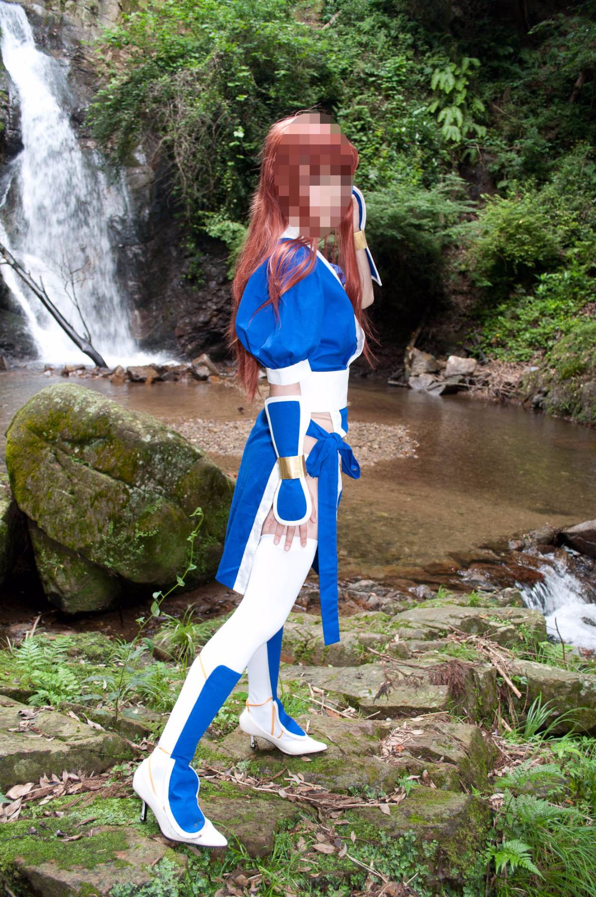 [Chết hoặc sống] màu xanh ...