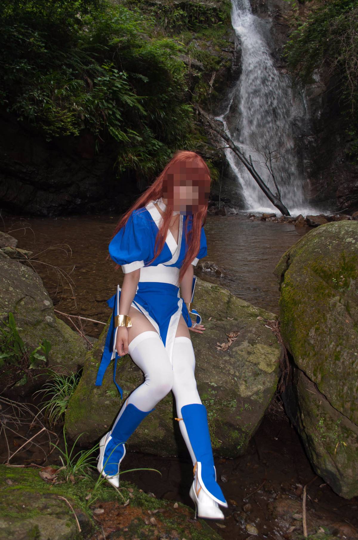 [Chết hoặc sống] màu xanh ...