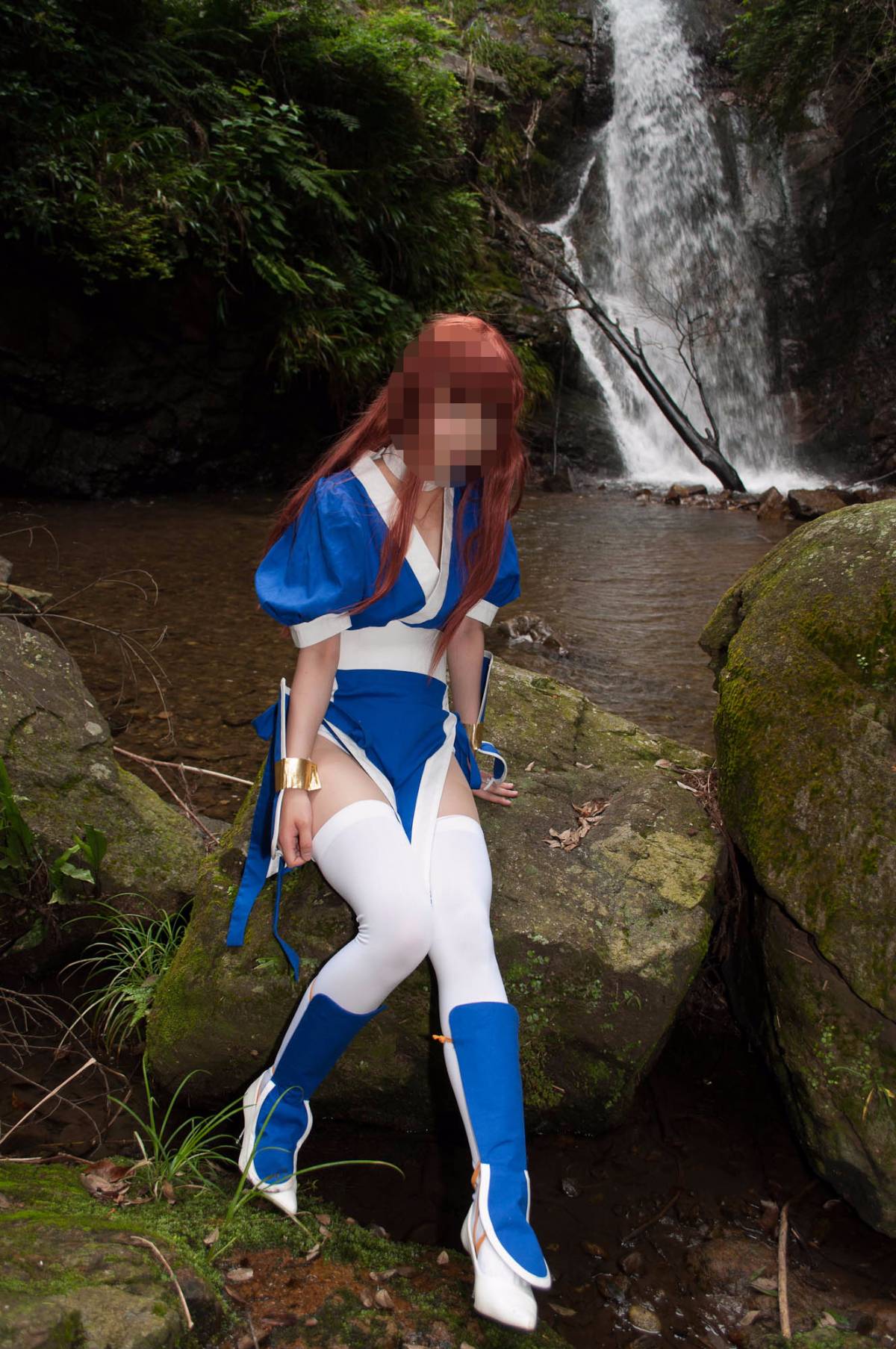 [Chết hoặc sống] màu xanh ...