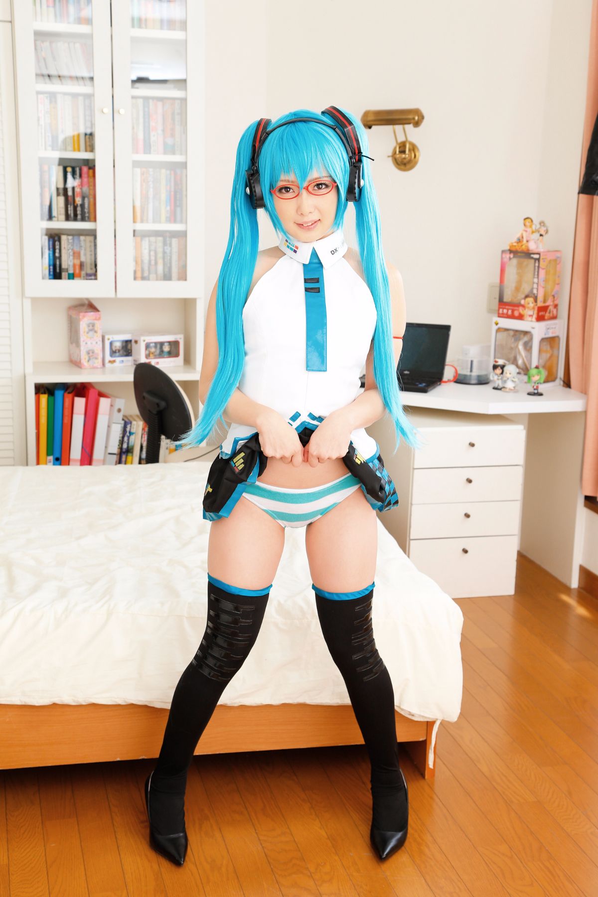 [Stalker Storm] (CH07) Slit cạo râu của Lat-Style Hatsune Miku (Vocaloid)