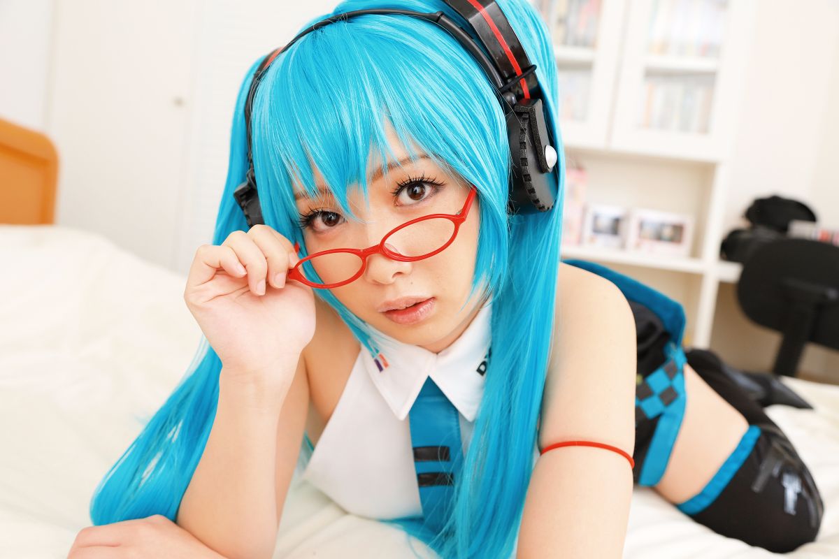 [Stalker Storm] (CH07) Slit cạo râu của Lat-Style Hatsune Miku (Vocaloid)