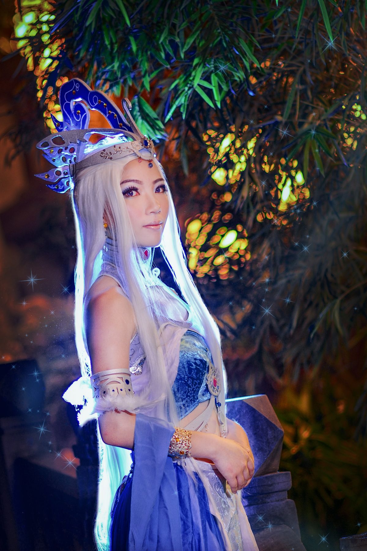 "The Ming Yue of Tần" Cô gái tuyết c o s p l a y