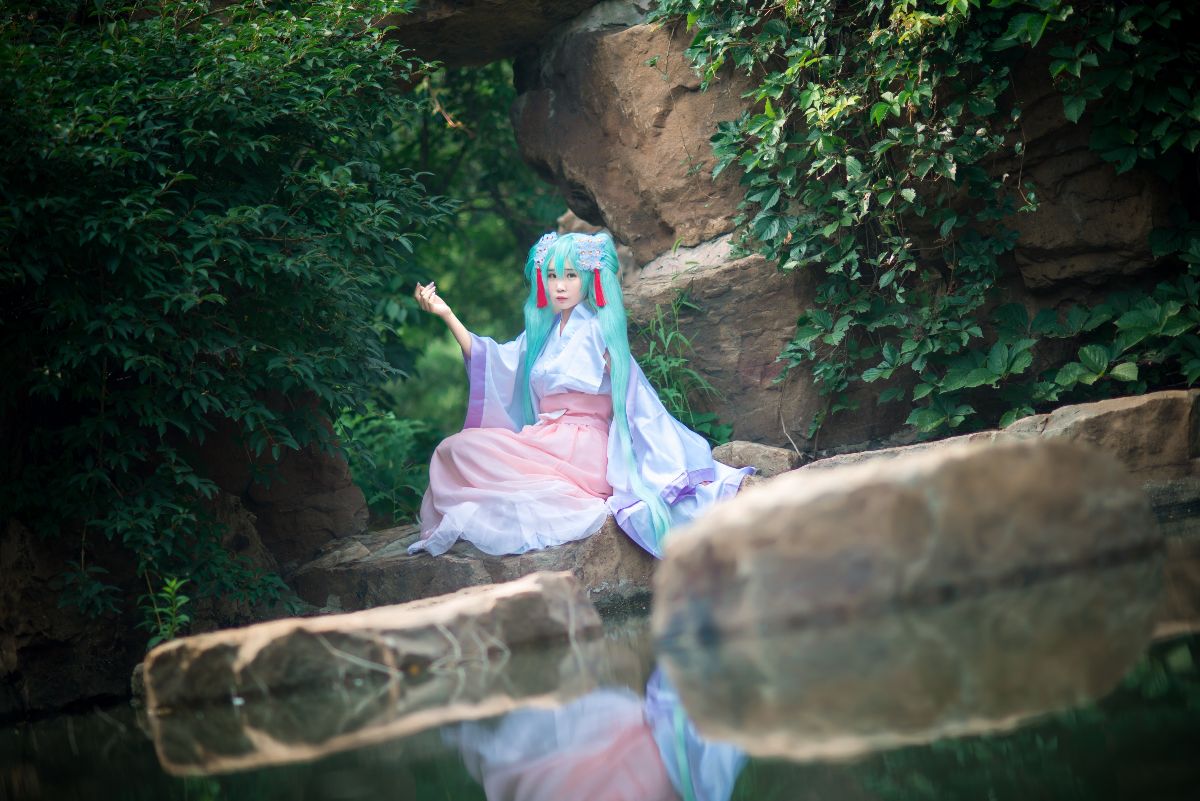 "Vocaloid" Hatsune Mid-Chuẩn Feutnal Mon