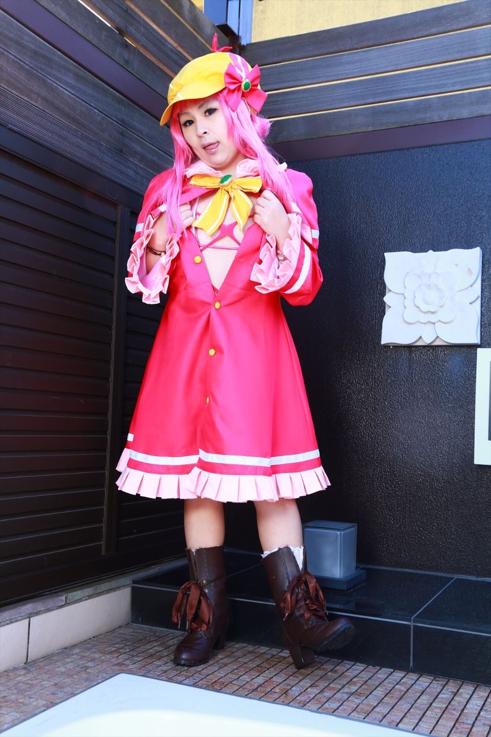 Sharo đang ở trong một ngành công nghiệp tình dục mũm mĩm nên tôi quyết định đề cử cô ấy.