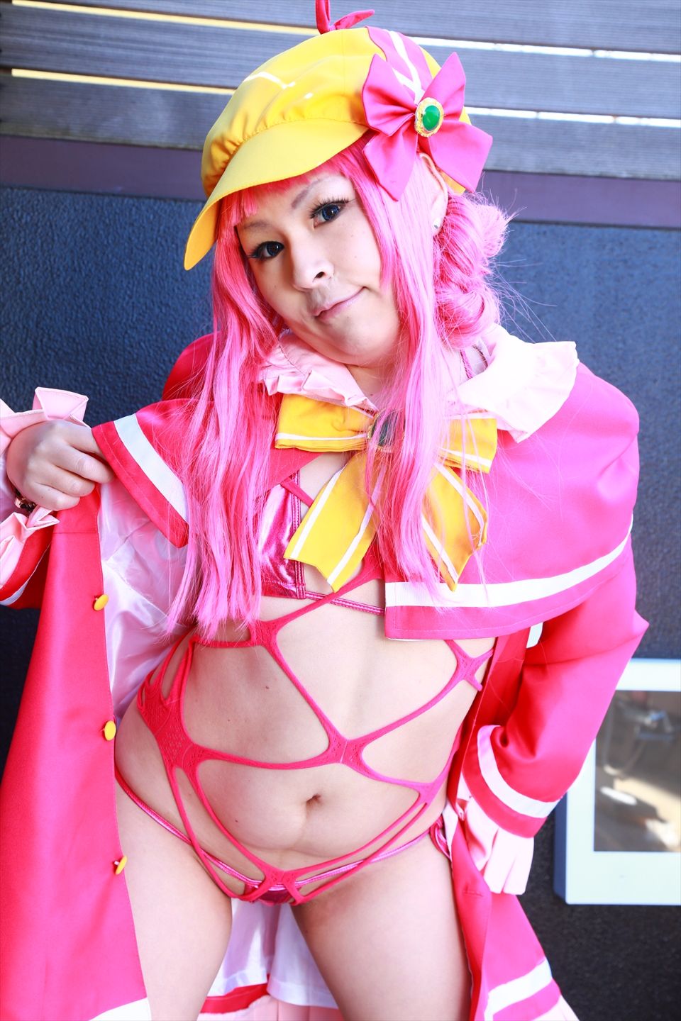 Sharo đang ở trong một ngành công nghiệp tình dục mũm mĩm nên tôi quyết định đề cử cô ấy.