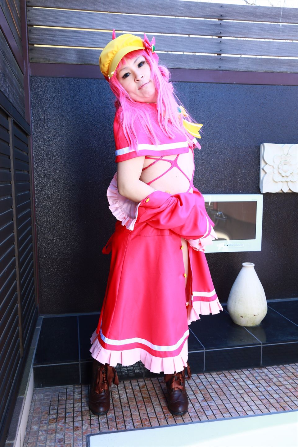 Sharo đang ở trong một ngành công nghiệp tình dục mũm mĩm nên tôi quyết định đề cử cô ấy.