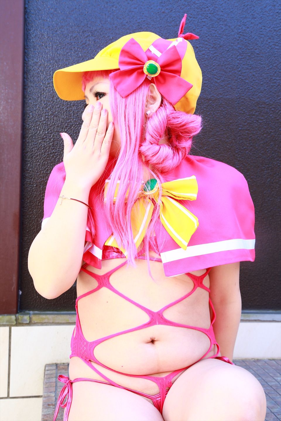 Sharo đang ở trong một ngành công nghiệp tình dục mũm mĩm nên tôi quyết định đề cử cô ấy.