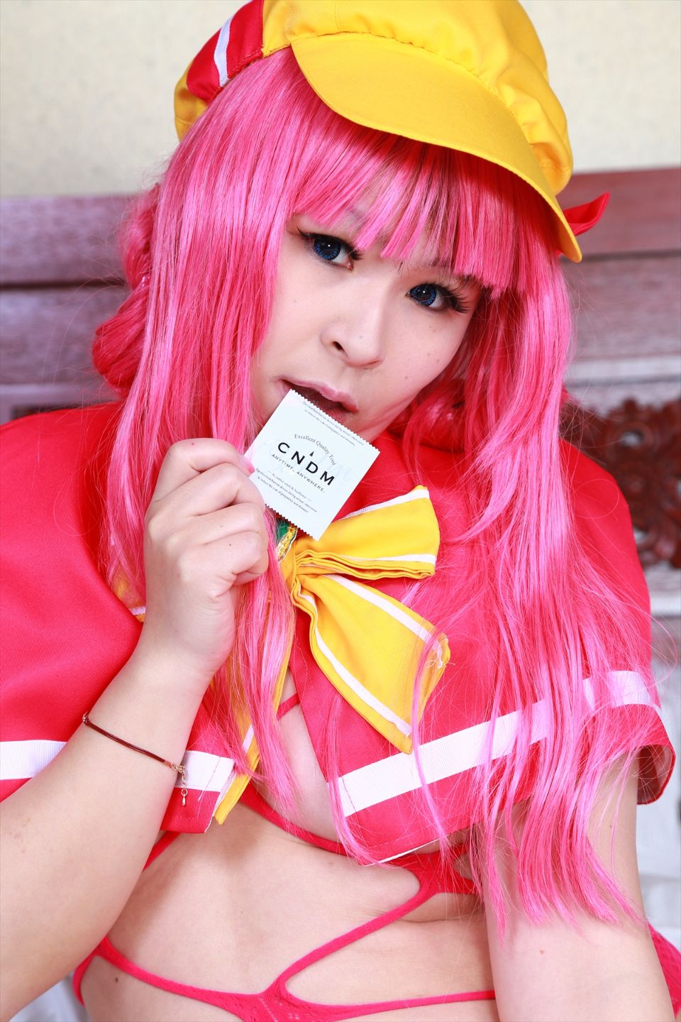 Sharo đang ở trong một ngành công nghiệp tình dục mũm mĩm nên tôi quyết định đề cử cô ấy.