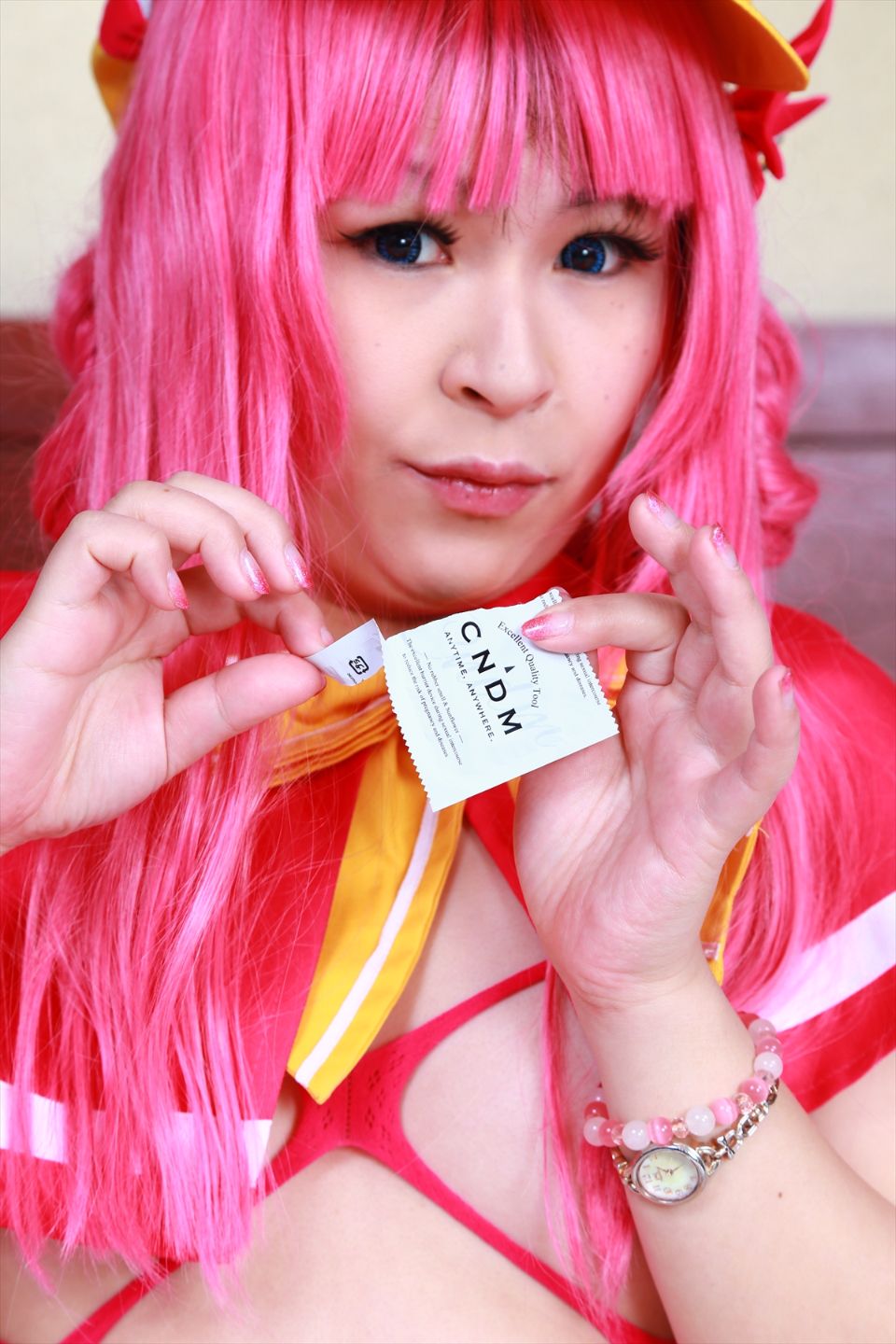 Sharo đang ở trong một ngành công nghiệp tình dục mũm mĩm nên tôi quyết định đề cử cô ấy.