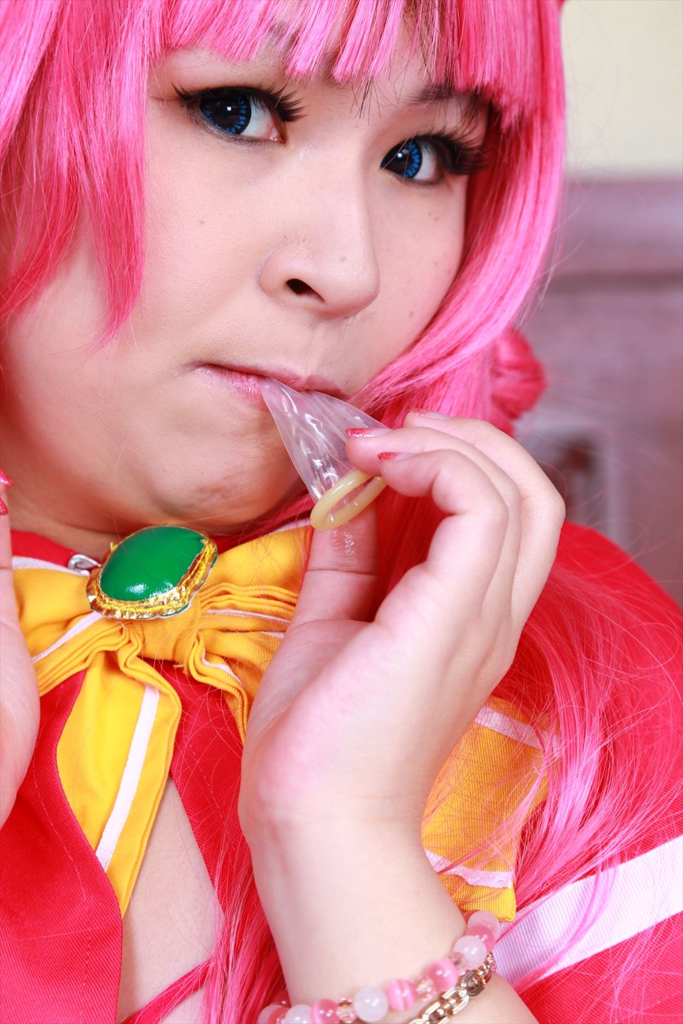 Sharo đang ở trong một ngành công nghiệp tình dục mũm mĩm nên tôi quyết định đề cử cô ấy.