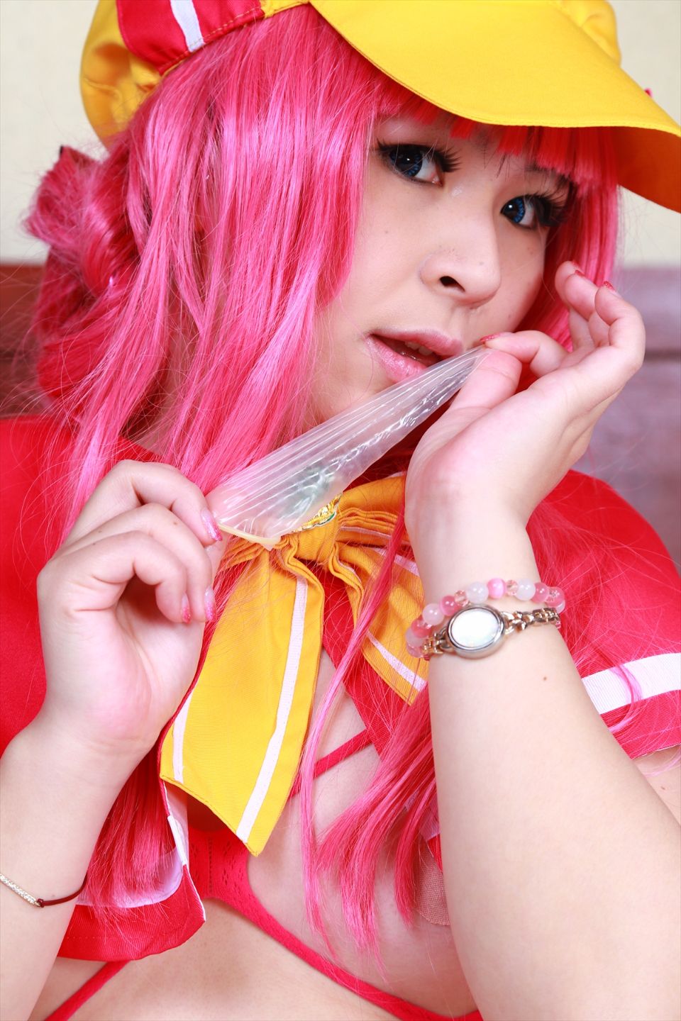 Sharo đang ở trong một ngành công nghiệp tình dục mũm mĩm nên tôi quyết định đề cử cô ấy.