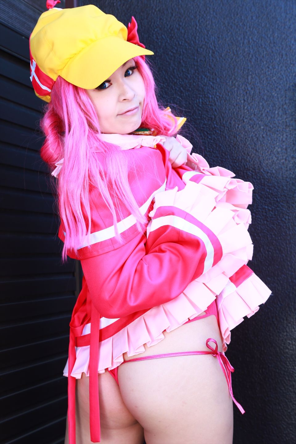 Sharo đang ở trong một ngành công nghiệp tình dục mũm mĩm nên tôi quyết định đề cử cô ấy.