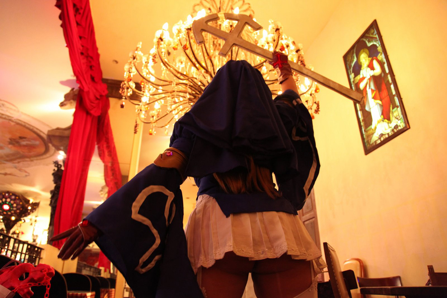 [Mariposa Luz de la Luna] Hunt Witch