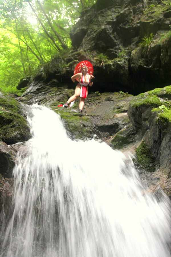 [Mariposa Luz de la Luna] A Moon Night Dancing Red