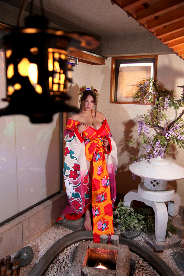 [Mariposa Luz de la Luna] A Moon Night Dancing Red