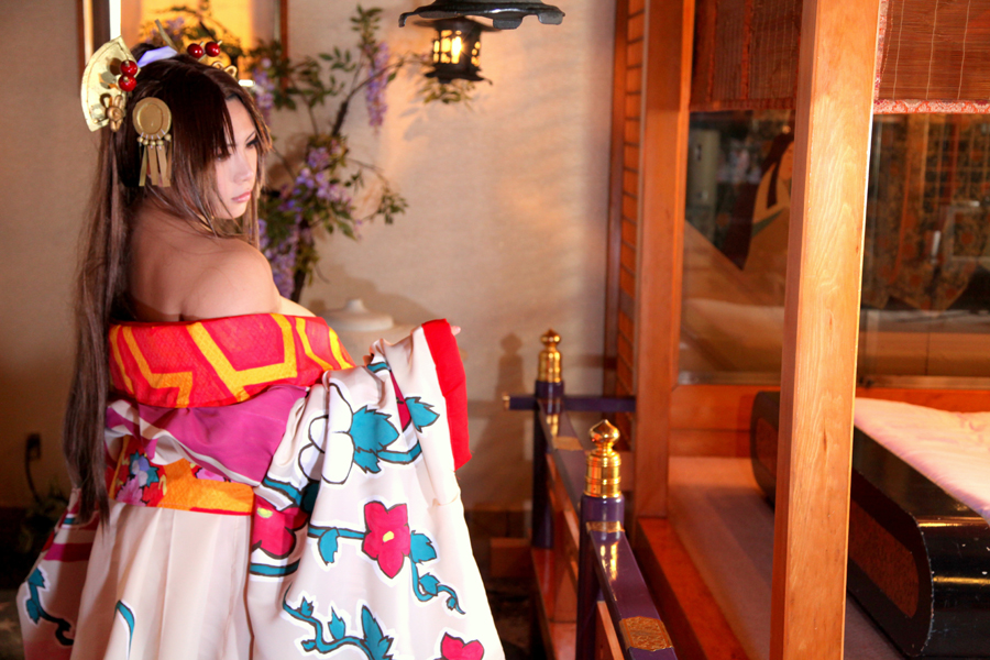 [Mariposa Luz de la Luna] A Moon Night Dancing Red