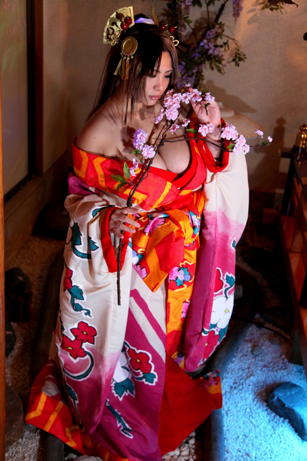 [Mariposa Luz de la Luna] A Moon Night Dancing Red