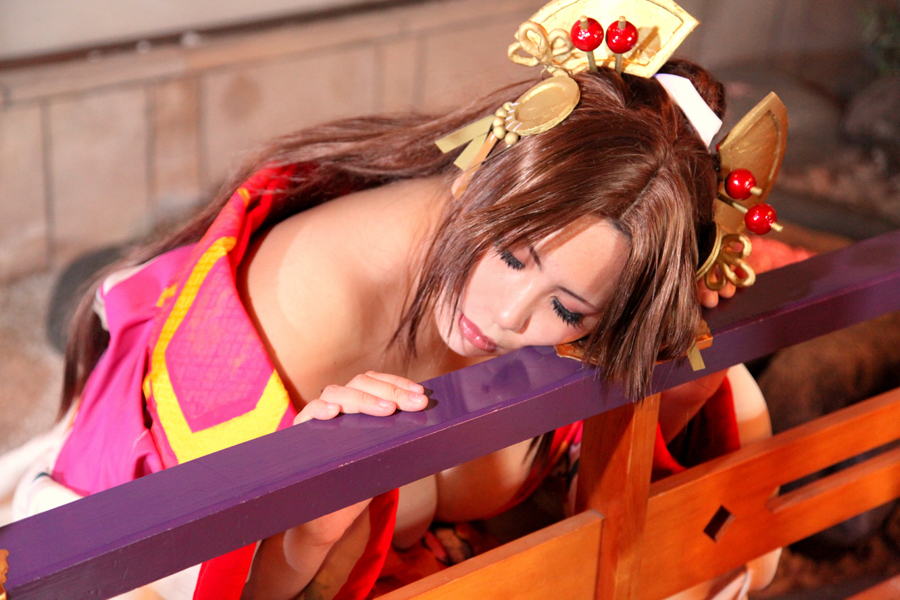 [Mariposa Luz de la Luna] A Moon Night Dancing Red