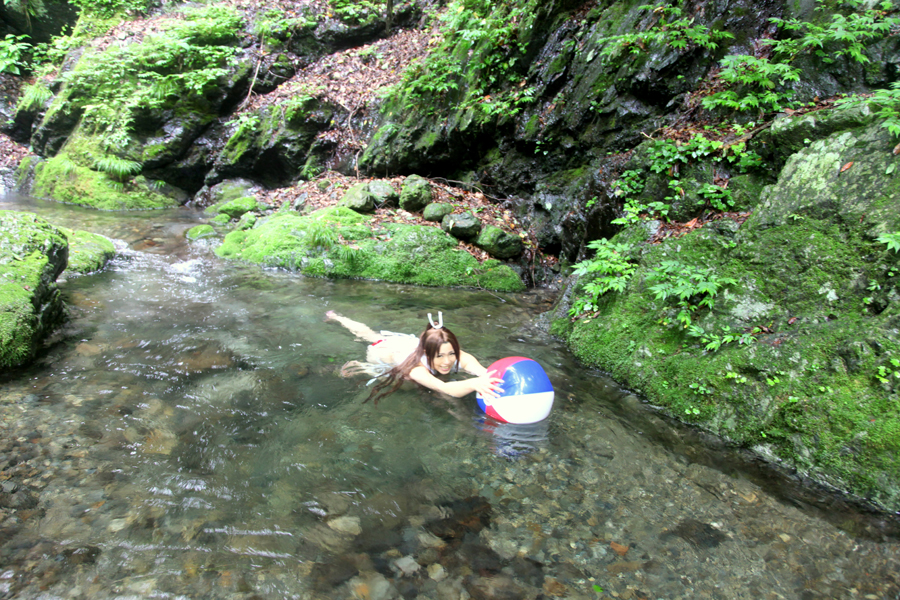 [Mariposa Luz de la Luna] A Moon Night Dancing Red