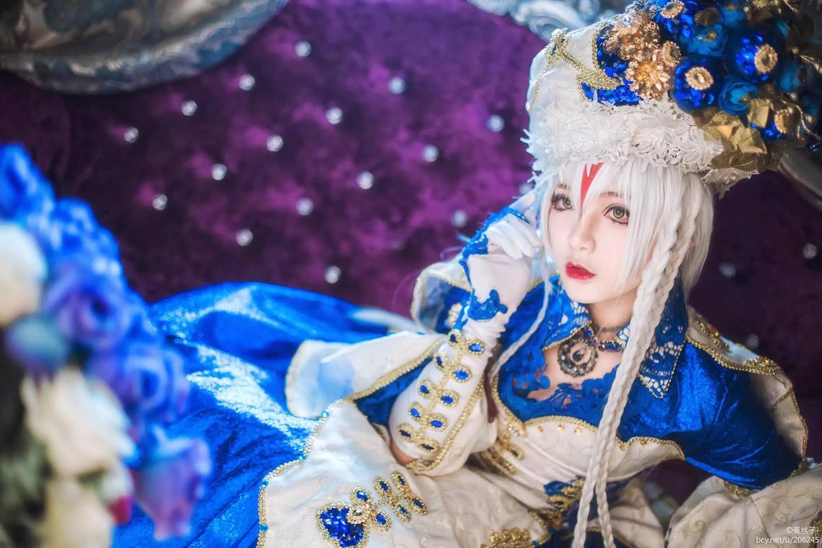 "Máu của con quỷ thần thánh" Astalo Snow c o s p l a y