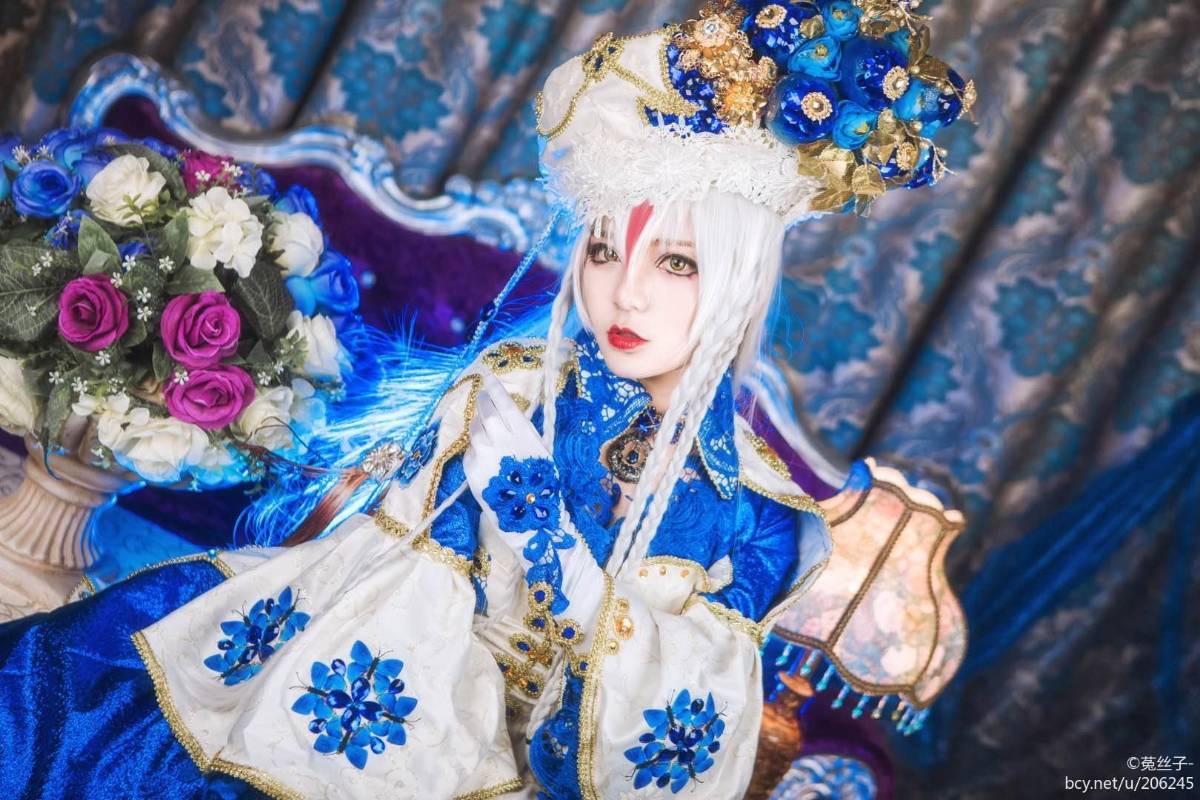 "Máu của con quỷ thần thánh" Astalo Snow c o s p l a y