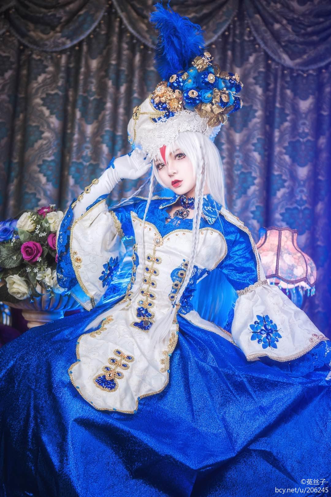 "Máu của con quỷ thần thánh" Astalo Snow c o s p l a y