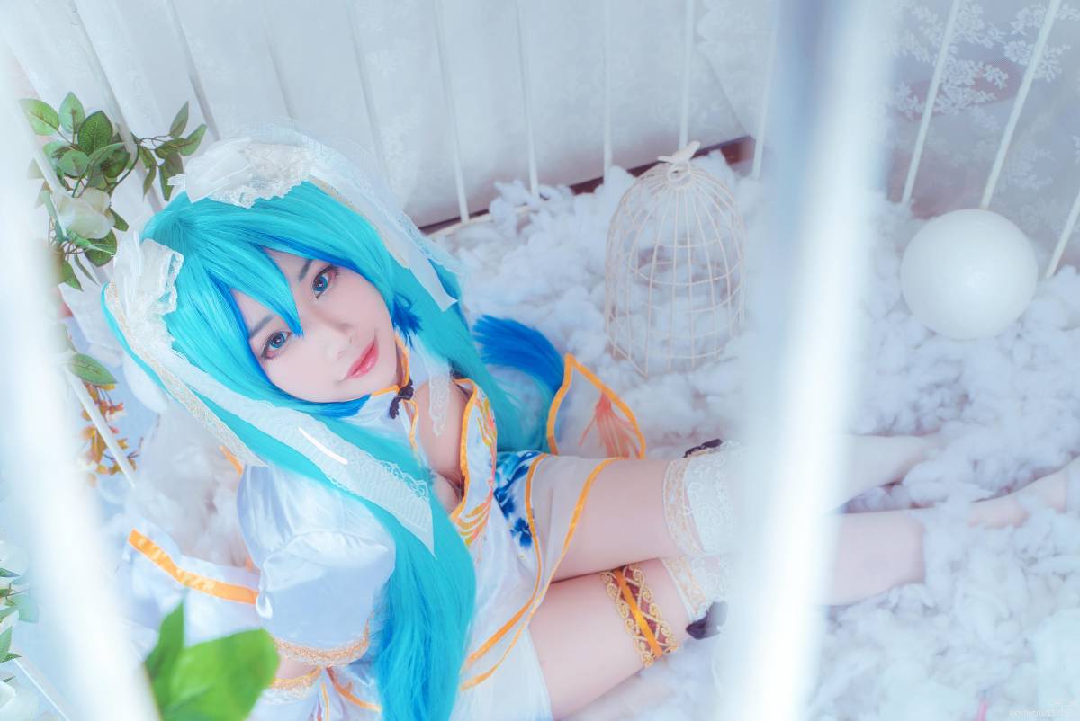 "Vocaloid" Canary Miku C O S P L A Y