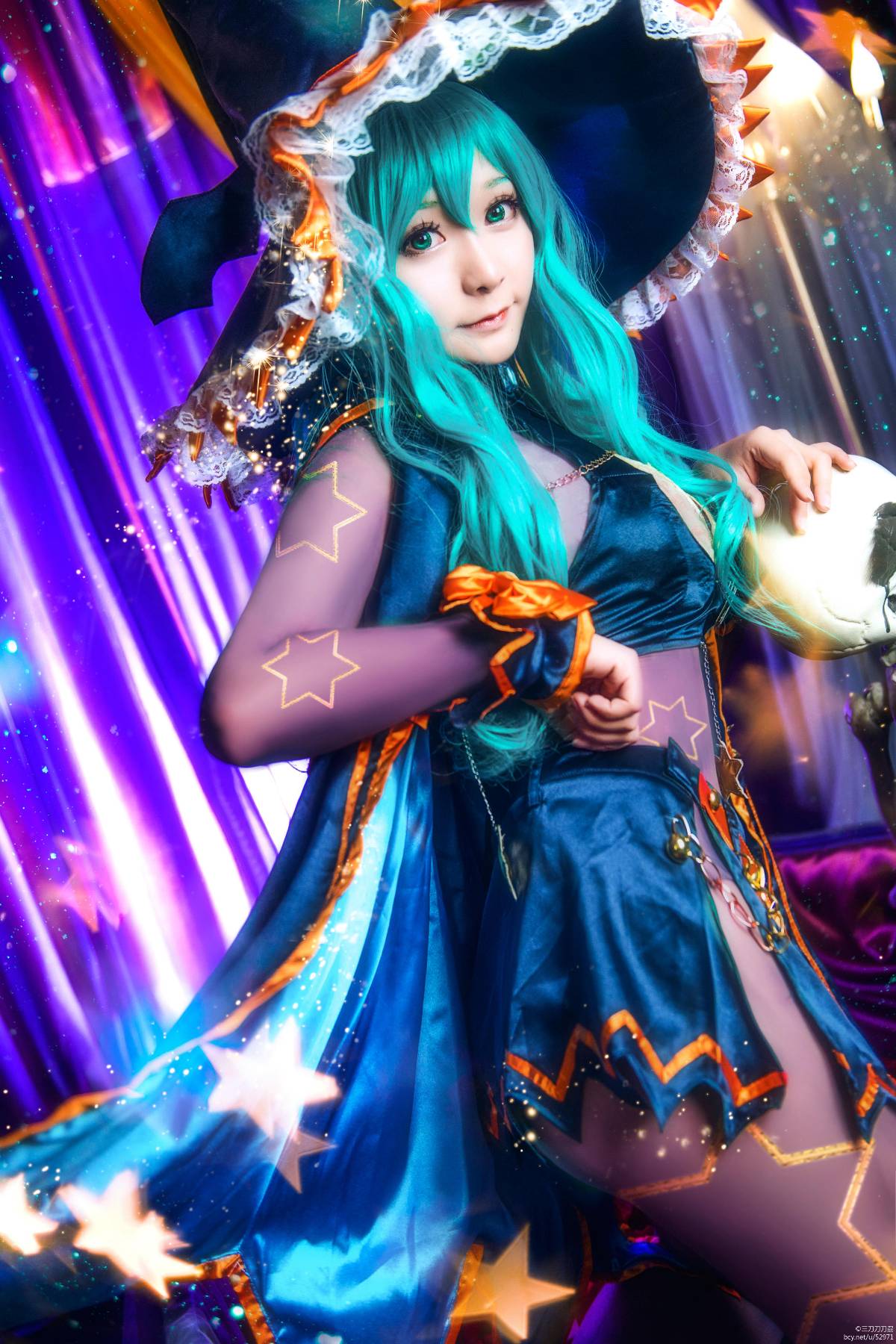 "hẹn hò với trực tiếp" bảy tội lỗi tinh thần c o s p l a y